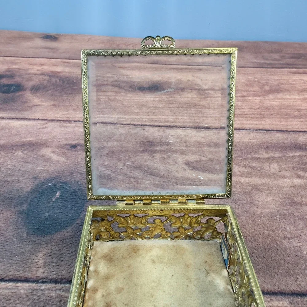 Vintage Jewelry Box Womens OS Gold Good Cherub Filigree Beveled Glass Casket
